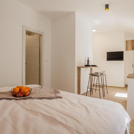 Apartments Piritus สปลิท ภายนอก รูปภาพ