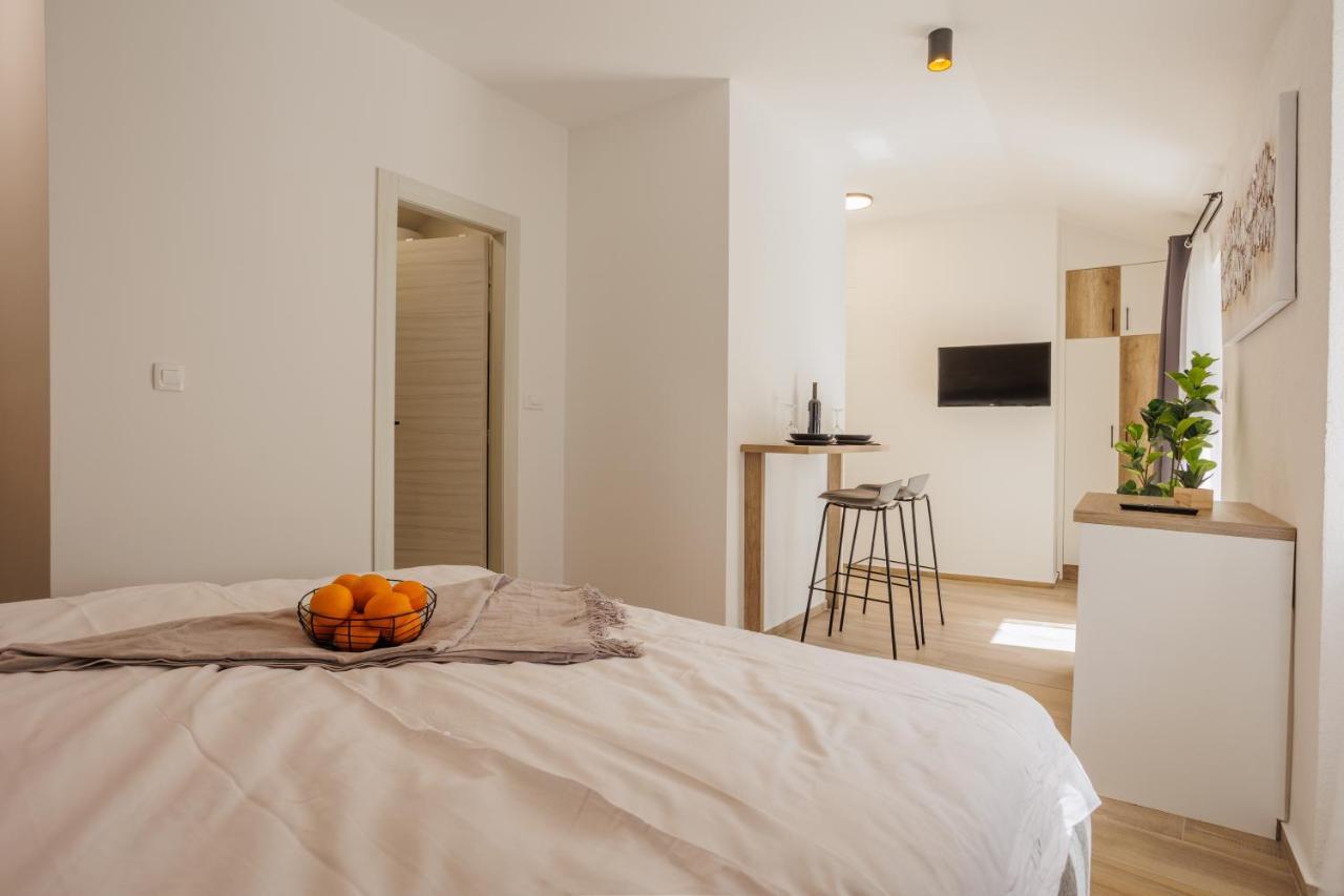 Apartments Piritus สปลิท ภายนอก รูปภาพ