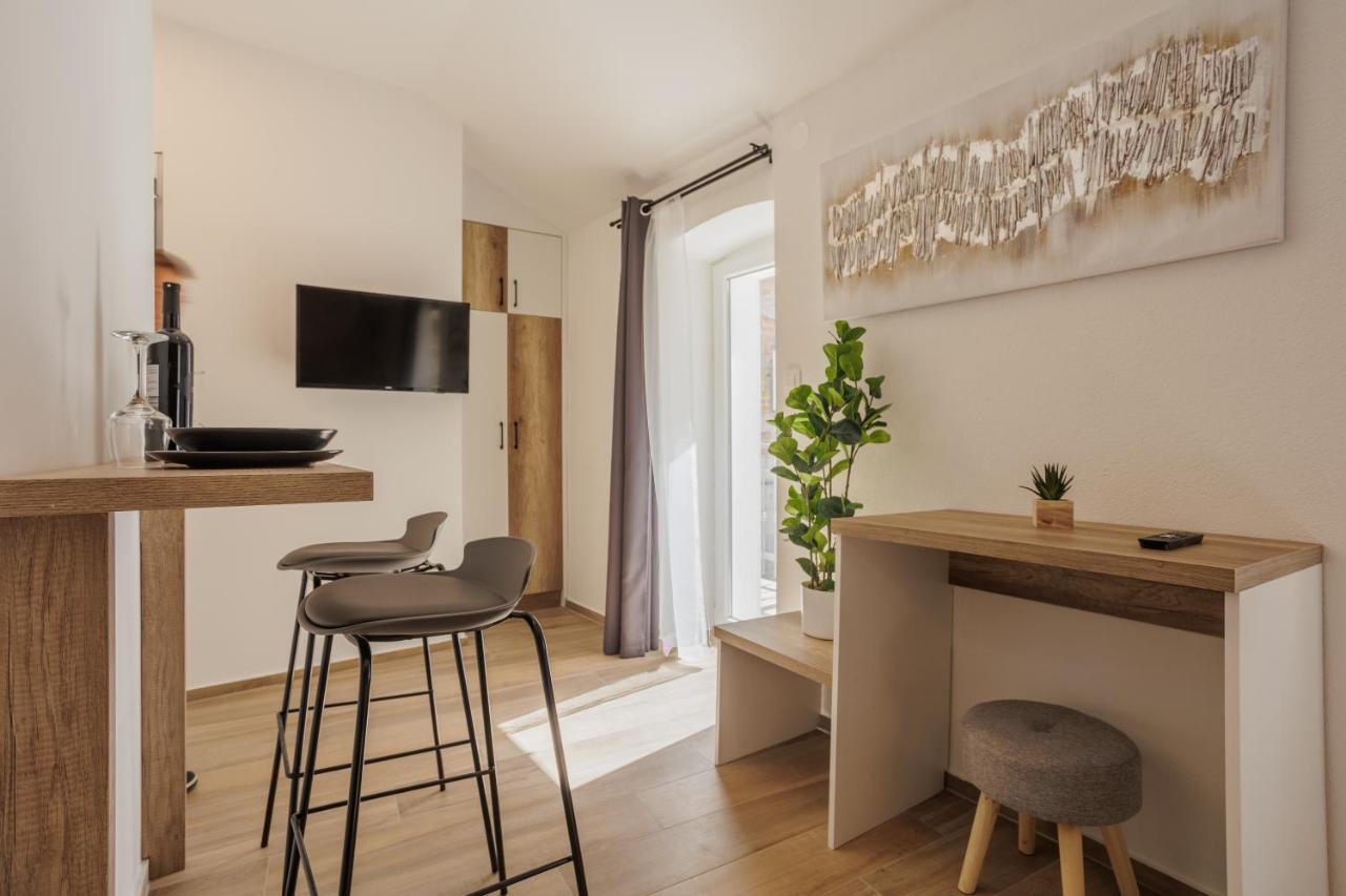 Apartments Piritus สปลิท ภายนอก รูปภาพ