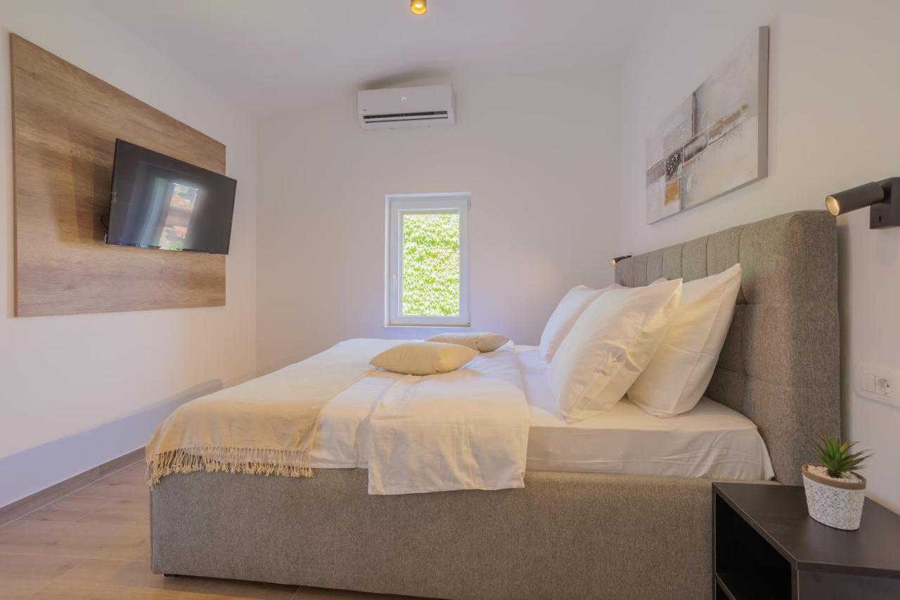 Apartments Piritus สปลิท ภายนอก รูปภาพ